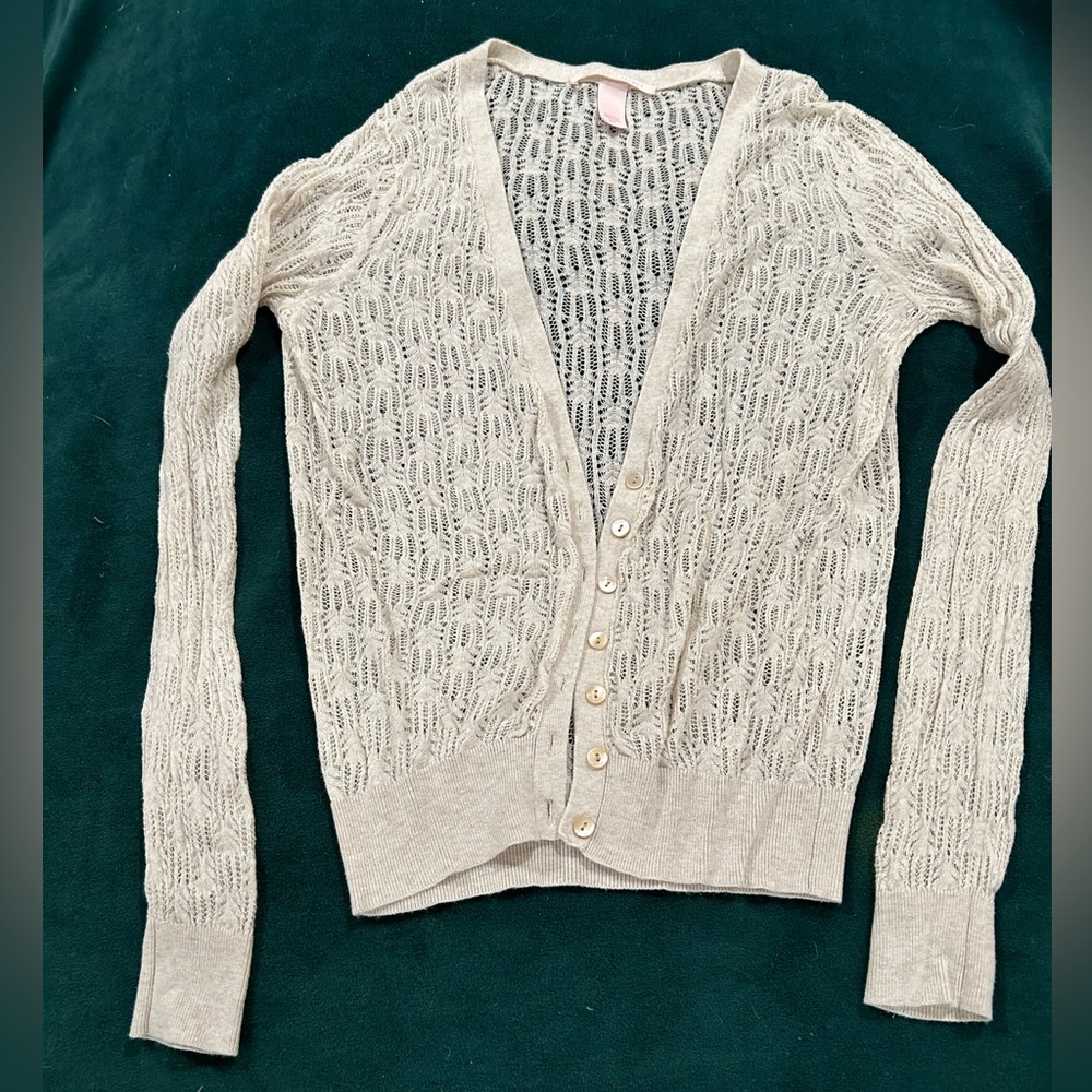 Victoria’s Secret cream V-neck laced cardigan size S/P